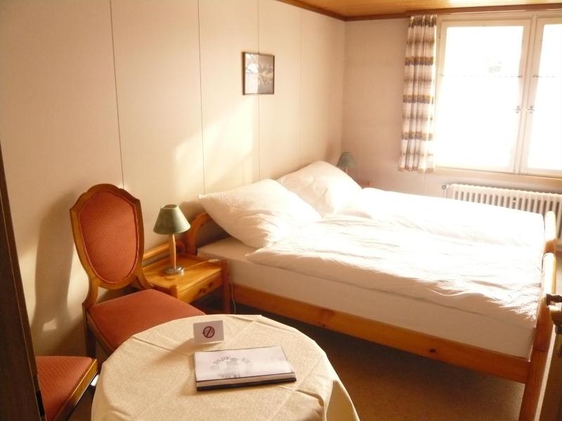 Budget Double Room image 4