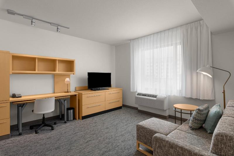 1 Bedroom Suite, 1 Queen, Sofa bed image 1