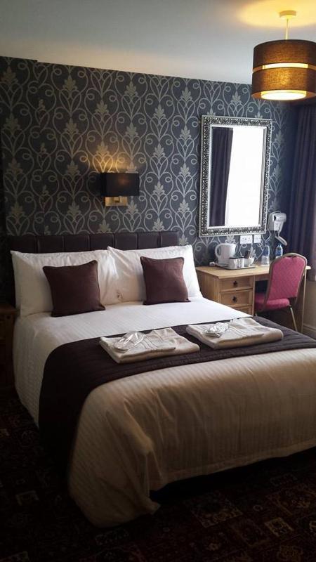 Premier Double Room image 3