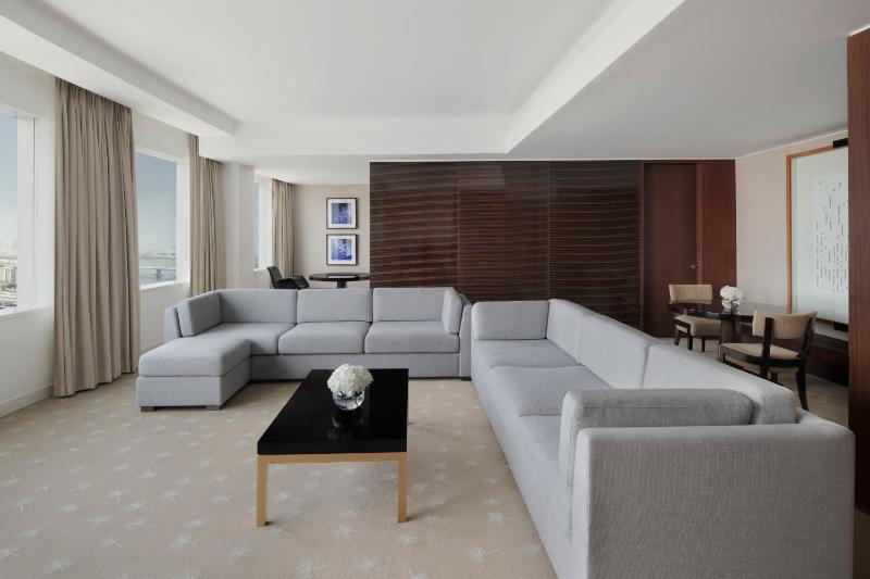 Two-Bedroom Suite - Club Lounge Access image 3