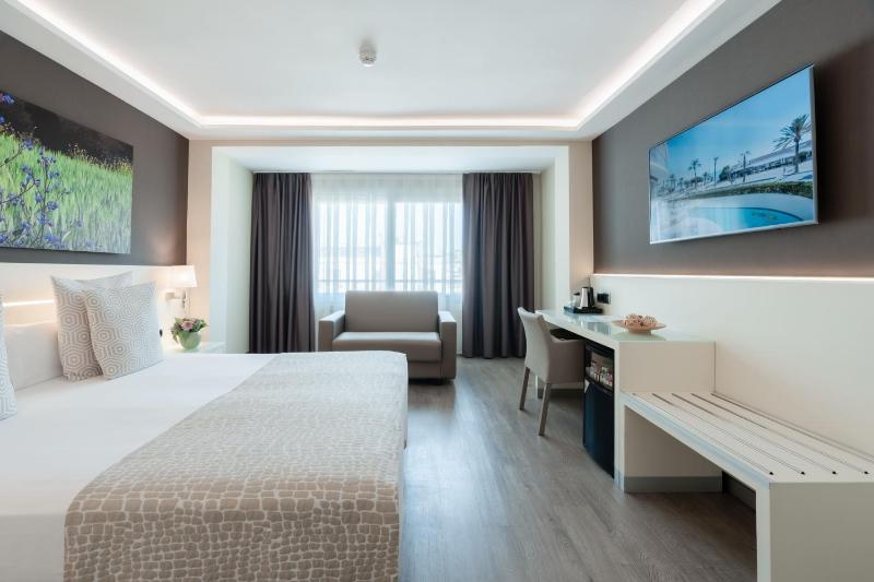 Triple Room with Mountain View (3 Adults)  image 4