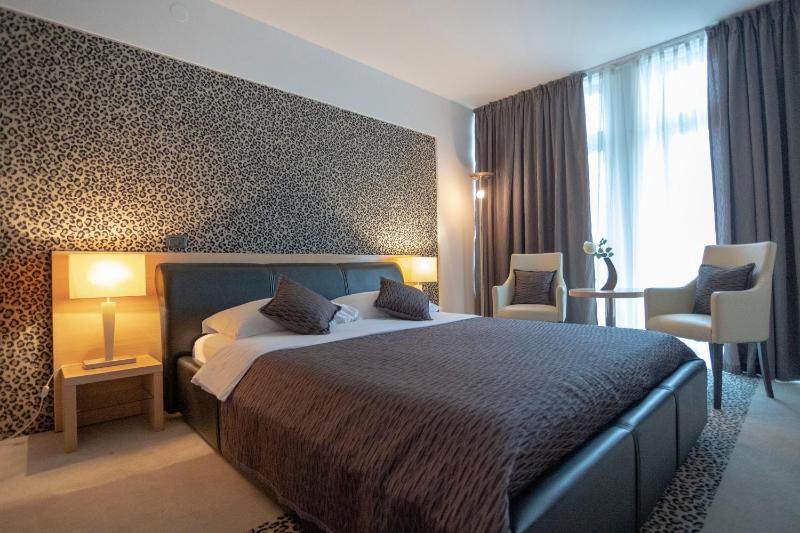Double Room image 3