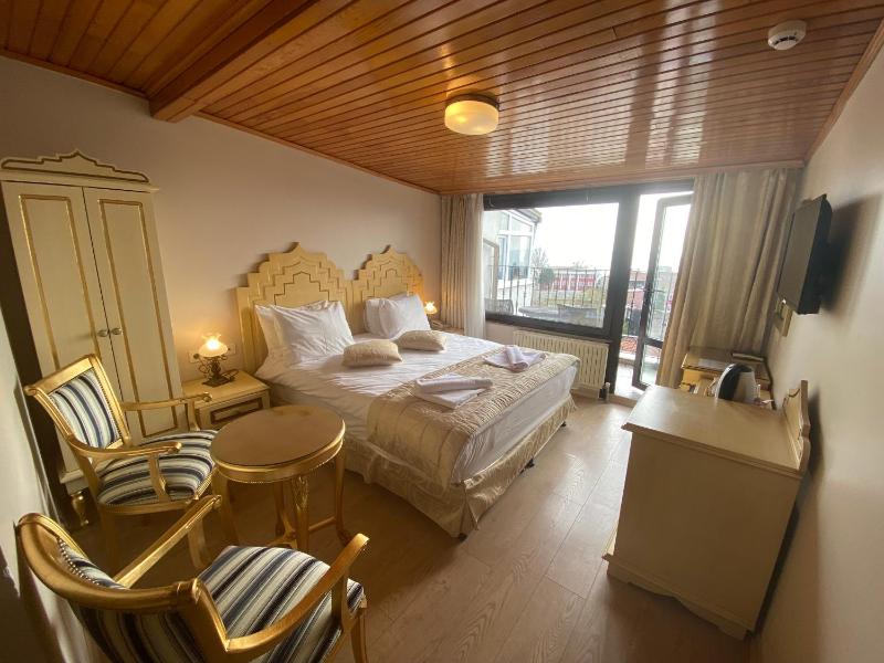 Superior Double or Twin Room with Sea View image 4