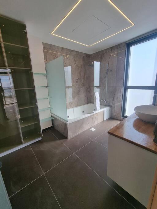 JTower Royal Suites - The Penthouse - Alefimmoed - image 16