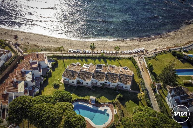 ViVi Homes - Nico Pool Terrace & Sea View - image 1