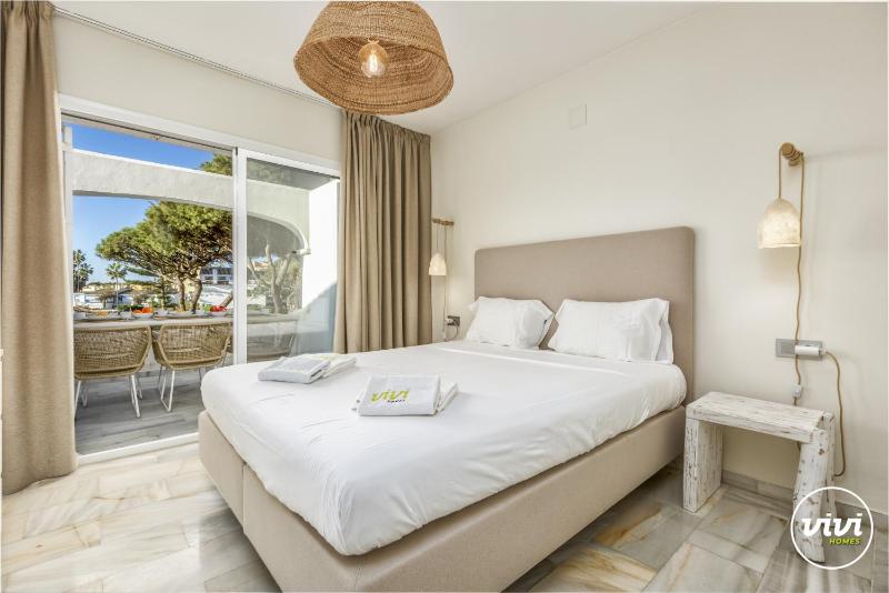 ViVi Homes - Nico Pool Terrace & Sea View - image 11
