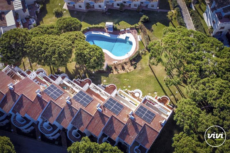 ViVi Homes - Nico Pool Terrace & Sea View - image 3