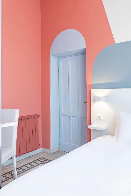 Small Double Room image 3