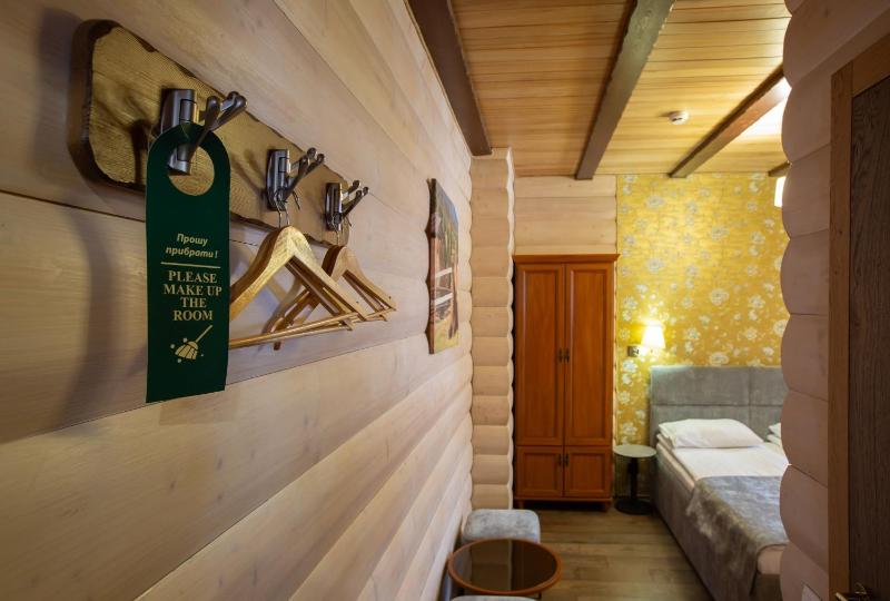 Double Room with Balcony image 4