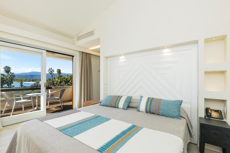 Deluxe Double or Twin Room with Sea View image 1