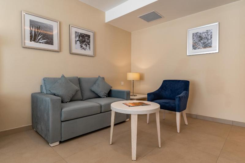 Junior Suite with Balcony image 2