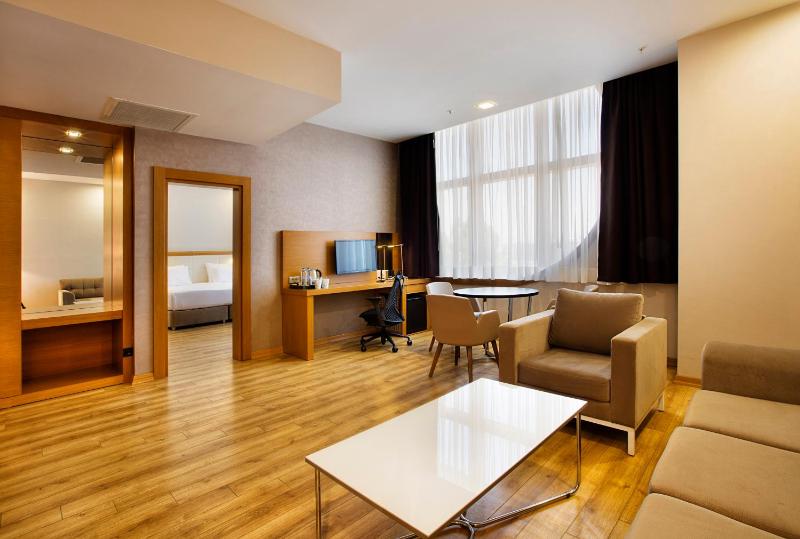One-Bedroom King Suite image 3