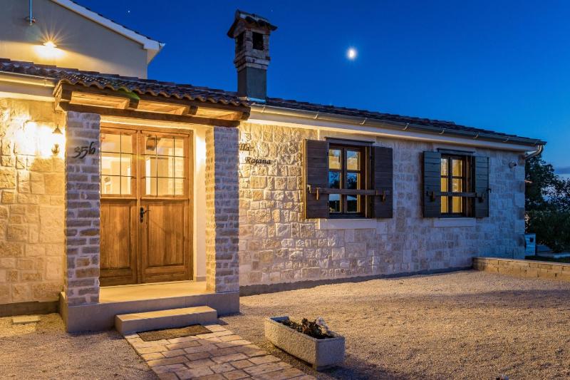 Villa Rajana for 14 persons with kids playground & pool heating in Central Istria - image 32