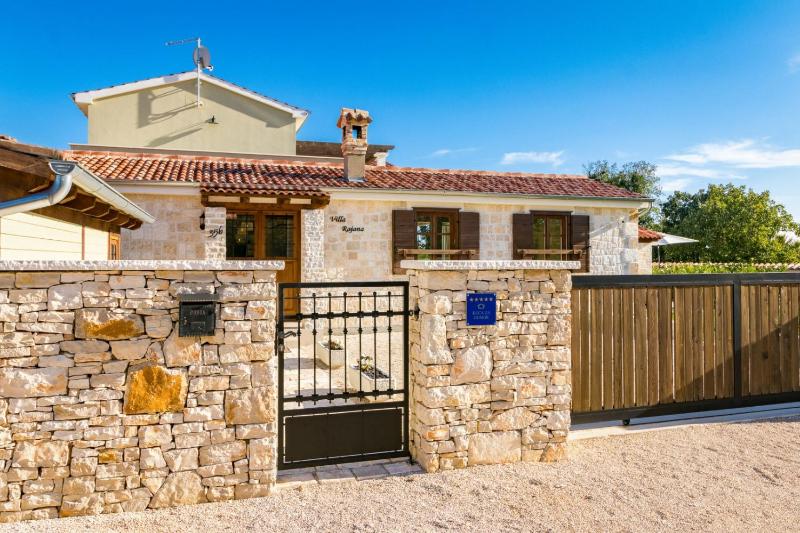 Villa Rajana for 14 persons with kids playground & pool heating in Central Istria - image 33