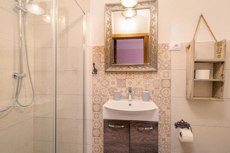 Villa Rajana for 14 persons with kids playground & pool heating in Central Istria - image 7