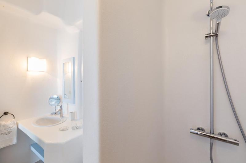 Premier Suite with Sea View & Private Pool image 4