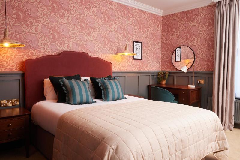 Deluxe Double Room image 4