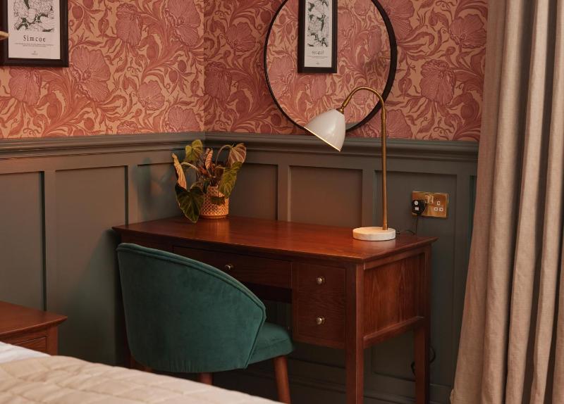 Deluxe Double Room image 3