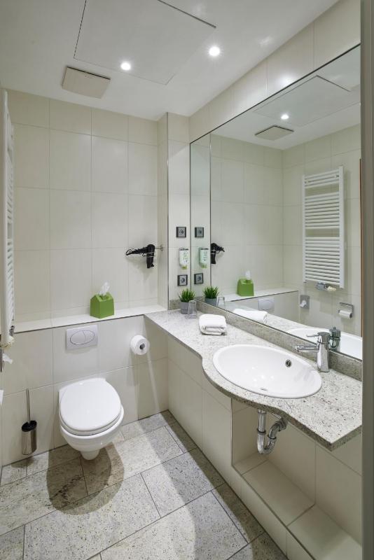 Standard Double Room image 3