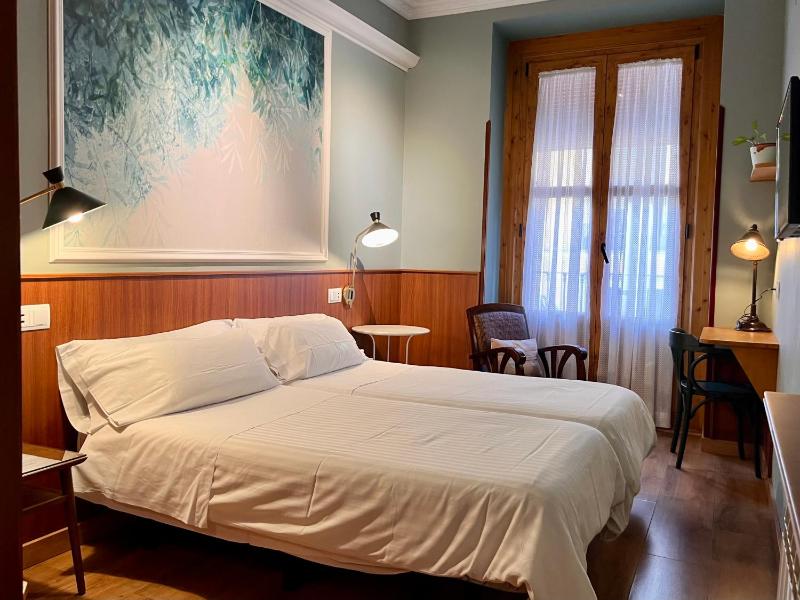 Double or Twin Room image 3