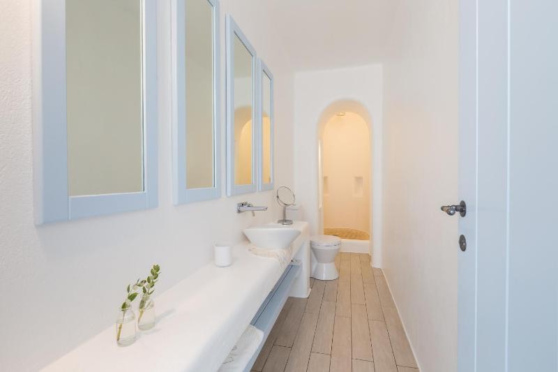 Majestic Suite with Sea View & Private Pool image 4