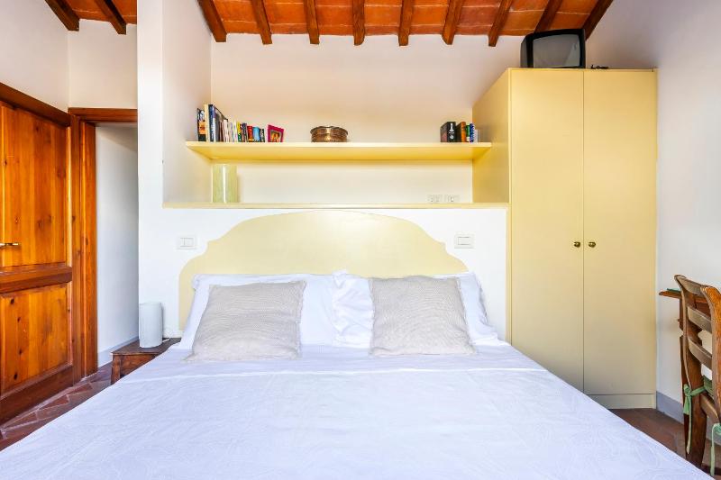 Piazza Santa Croce - image 3