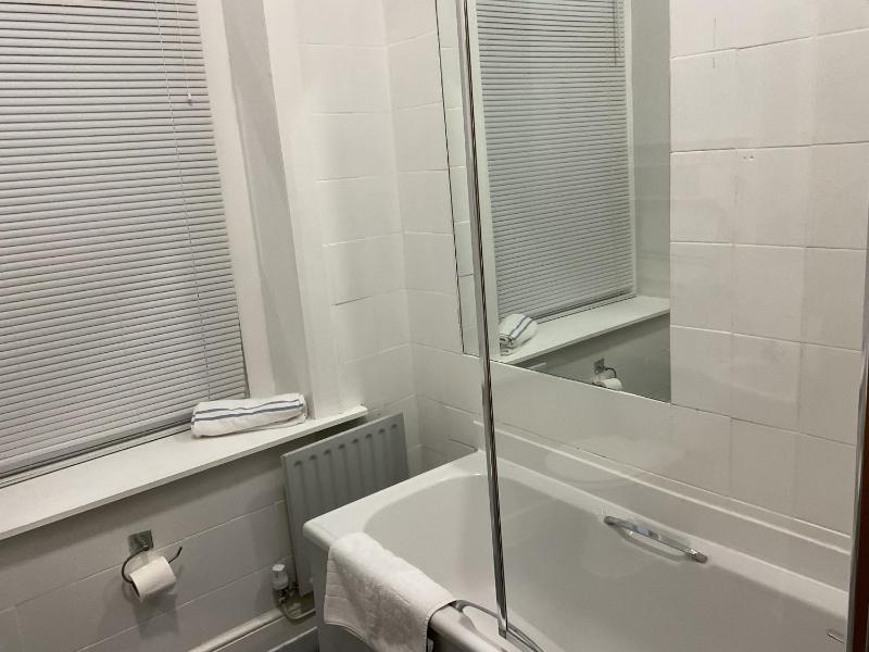 Single Room image 4