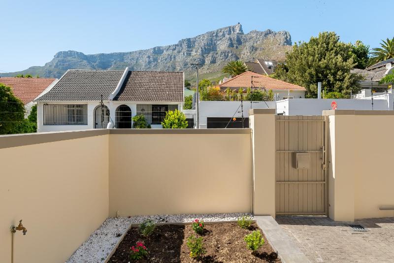 Three-Bedroom House image 4