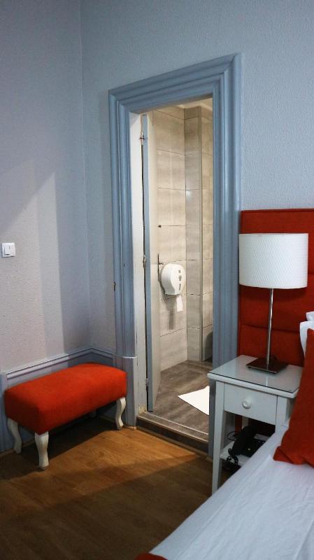 Double Room image 1
