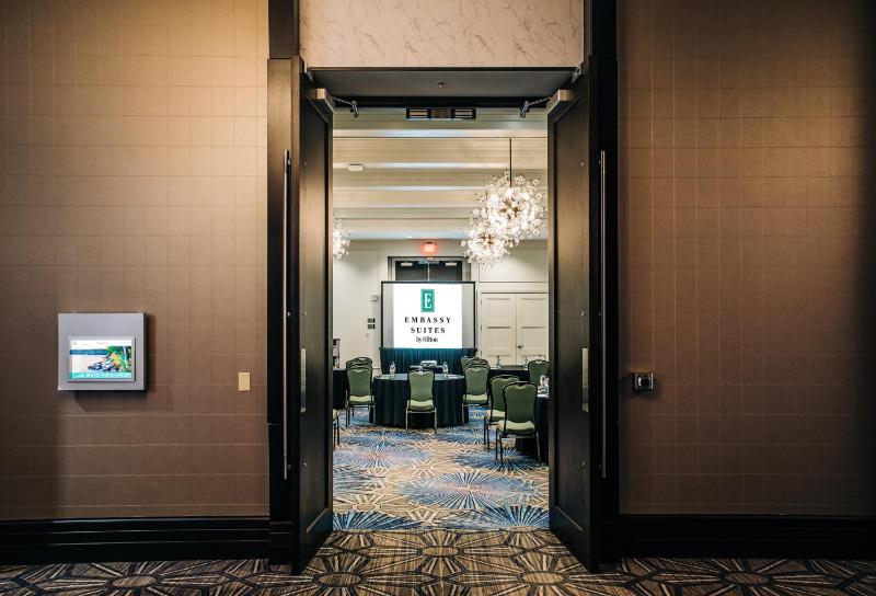 Embassy Suites By Hilton Louisville Downtown - image 20
