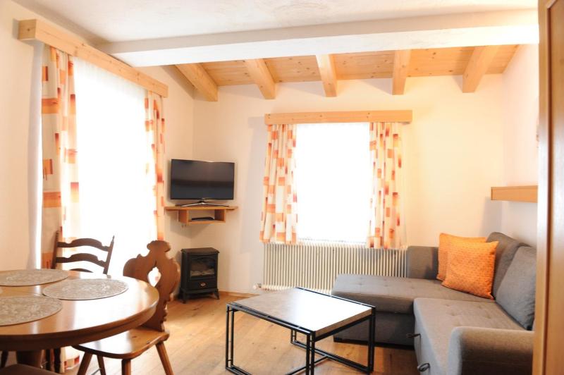 Triple Room with Balcony image 4