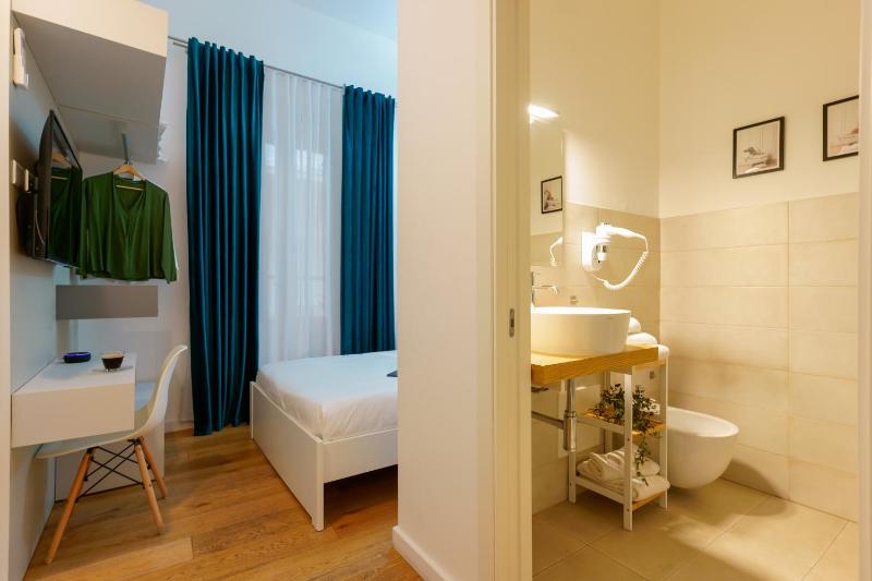 Economy Double Room image 4