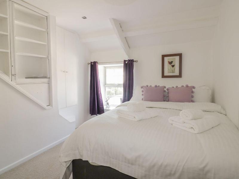 Blacksmiths Cottage - image 13