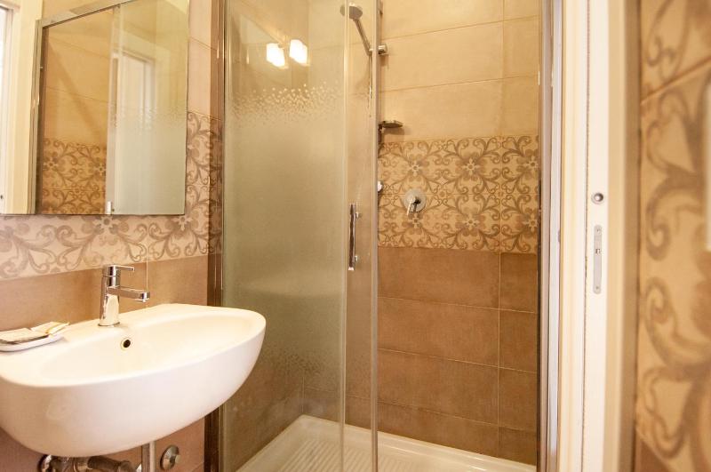 Classic Double or Twin Room image 3