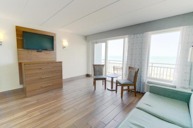 Oceanfront Suite - Higher Floor image 3