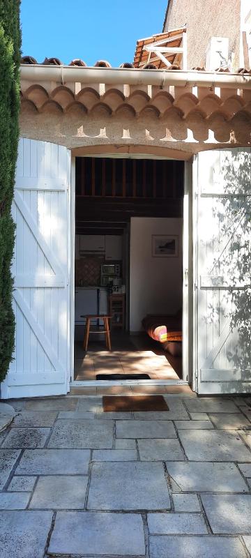 Studio dans villa de charme piscine proche plage - image 2