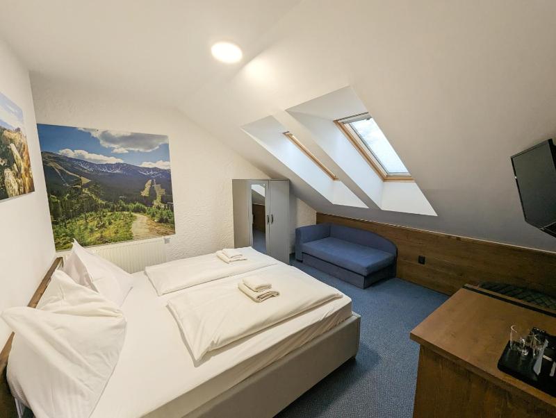 Double Room with Sofa Bed image 4