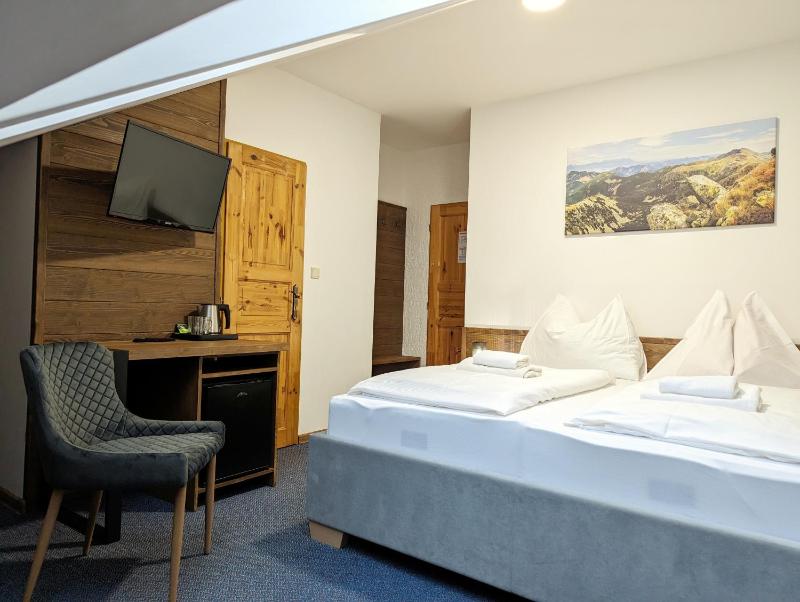 Double Room with Sofa Bed image 3