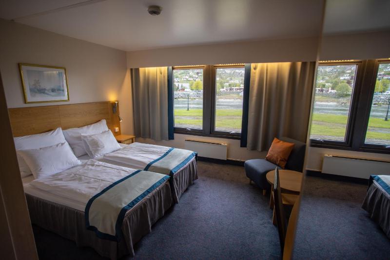 Double Room with River View image 4