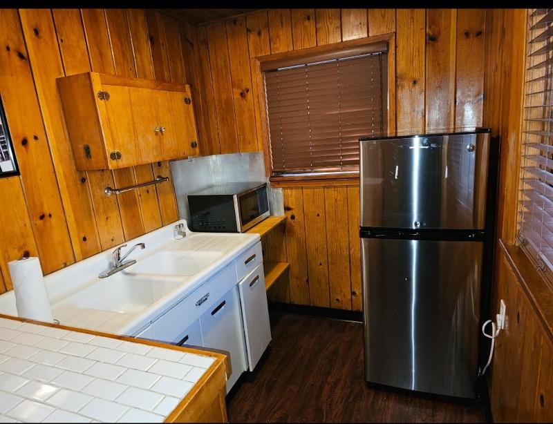 One-Bedroom Cottage image 2