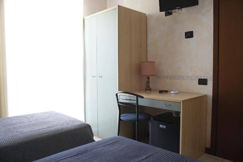 Triple Room image 2