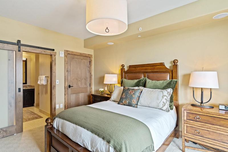 Edgemont 2300 Luxury Condo & Unbeatable Backdoor Ski-In Ski-Out Access! - image 3
