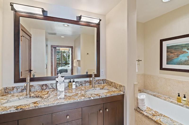 Edgemont 2300 Luxury Condo & Unbeatable Backdoor Ski-In Ski-Out Access! - image 25