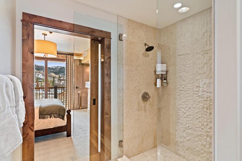 Edgemont 2300 Luxury Condo & Unbeatable Backdoor Ski-In Ski-Out Access! - image 6