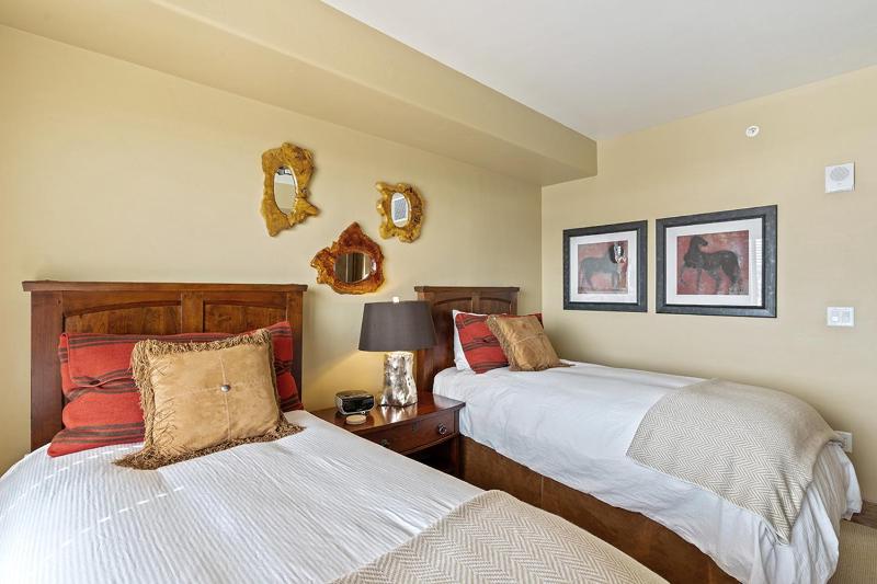 Edgemont 2300 Luxury Condo & Unbeatable Backdoor Ski-In Ski-Out Access! - image 23