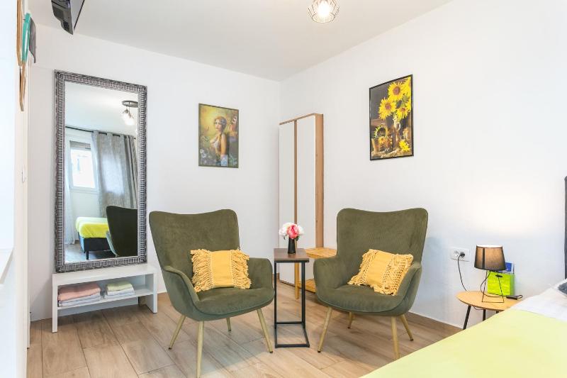 Studio with Terrace image 1