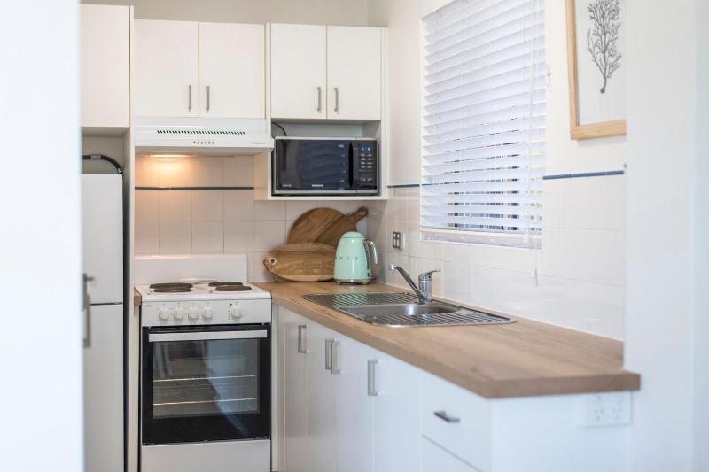 Poppy's Place - oceanstays - image 10