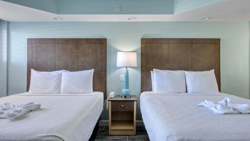 Double Room with City View image 4