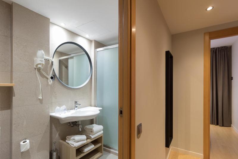 One-Bedroom Apartment image 1