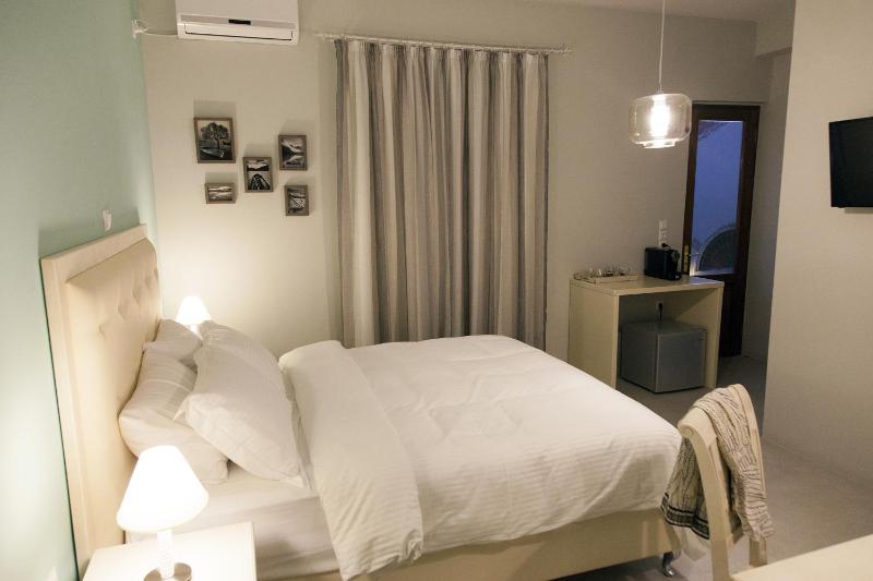 Shalom Luxury Rooms Kondilaki - image 6